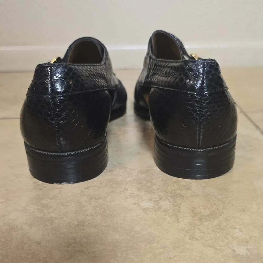 Stylish Black Crocodile Pattern Loafers